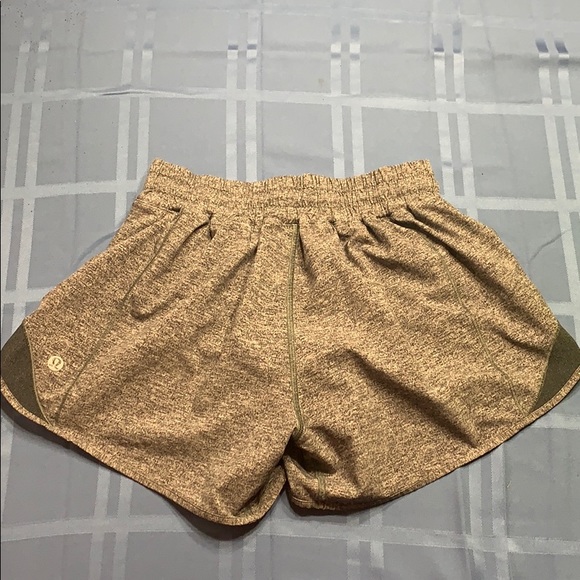 lululemon athletica Pants - Lululemon 2.5 inch hotty hot short Sz 4